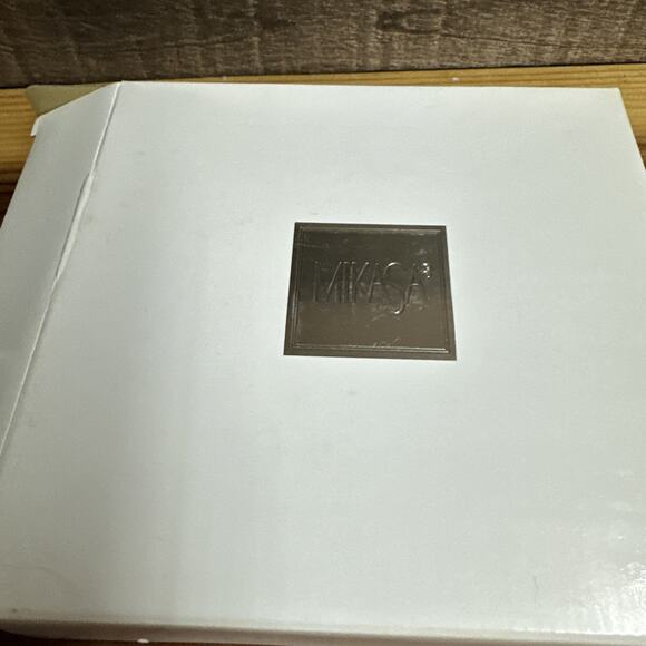 Mikasa Desire Heart Dish in Box 8”